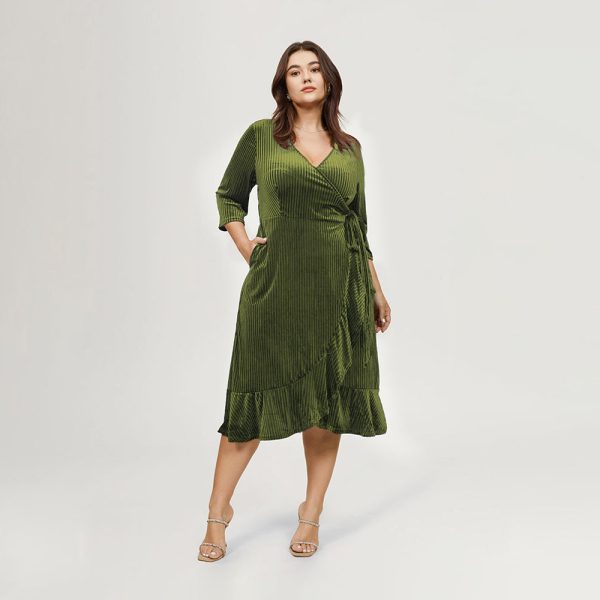 Plus Size Elegant Lace-Up V-Neck Dress