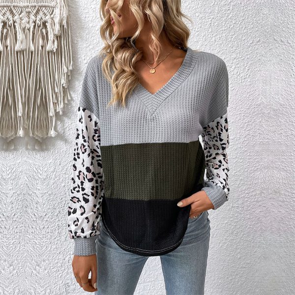 Chic Leopard Print V-Neck Long Sleeve Knitwear: Effortlessly Stylish Casual Tops