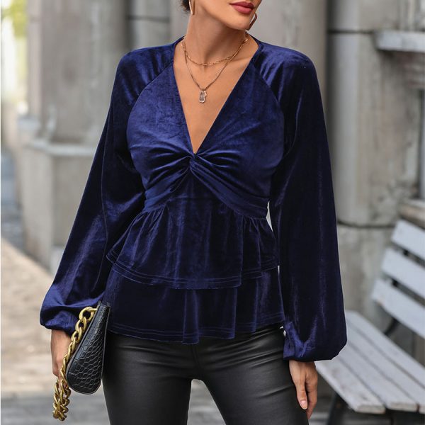 Chic Comfort: V-Neck Velvet Top for Autumn